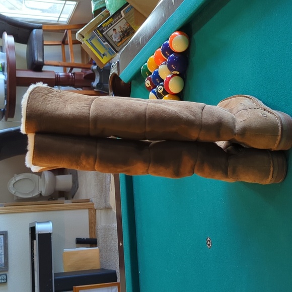 Fantastic, tall, UGGs size6 Tan      Make An Offer - Picture 2 of 7